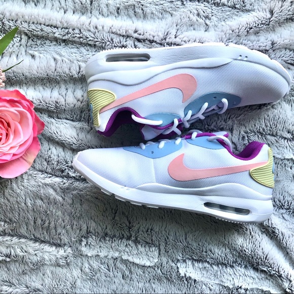 Nike Shoes - Nike Womens Air Max Oketo Sneakers Sz 8.5
